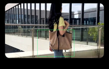 Lade das Bild in den Galerie-Viewer, Aochuan 3-Achsen-Handkardanstabilisator für Smartphone mit Füll licht für iPhone Android Face Tracking Tiktok Vlog Smart Xe
